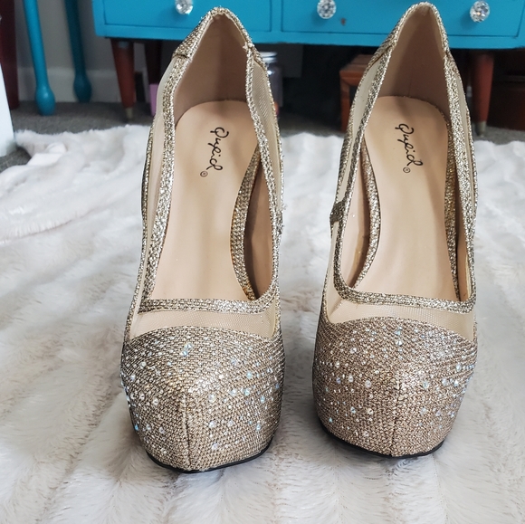 QUIPID~GOLD SPARKLING PLATFORM STILETTOS W/ RHINESTONES ON TOE & MESH ACCENTS! - Picture 4 of 16
